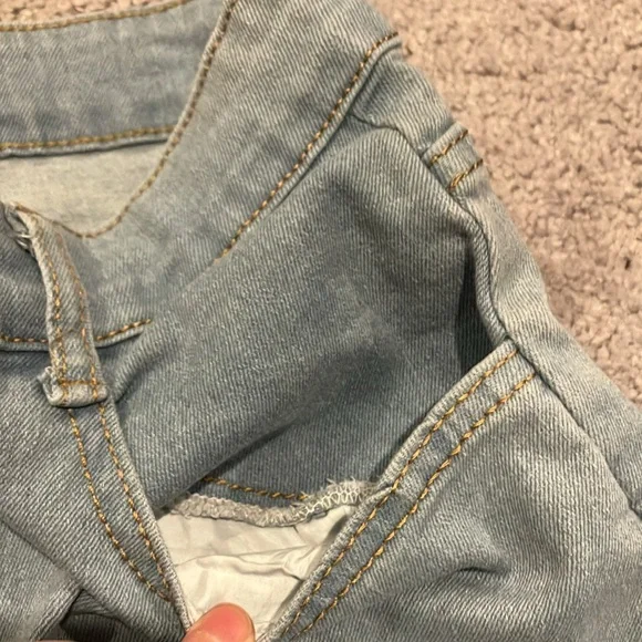 Jeans With White Lace Detail - Picture 6 of 12